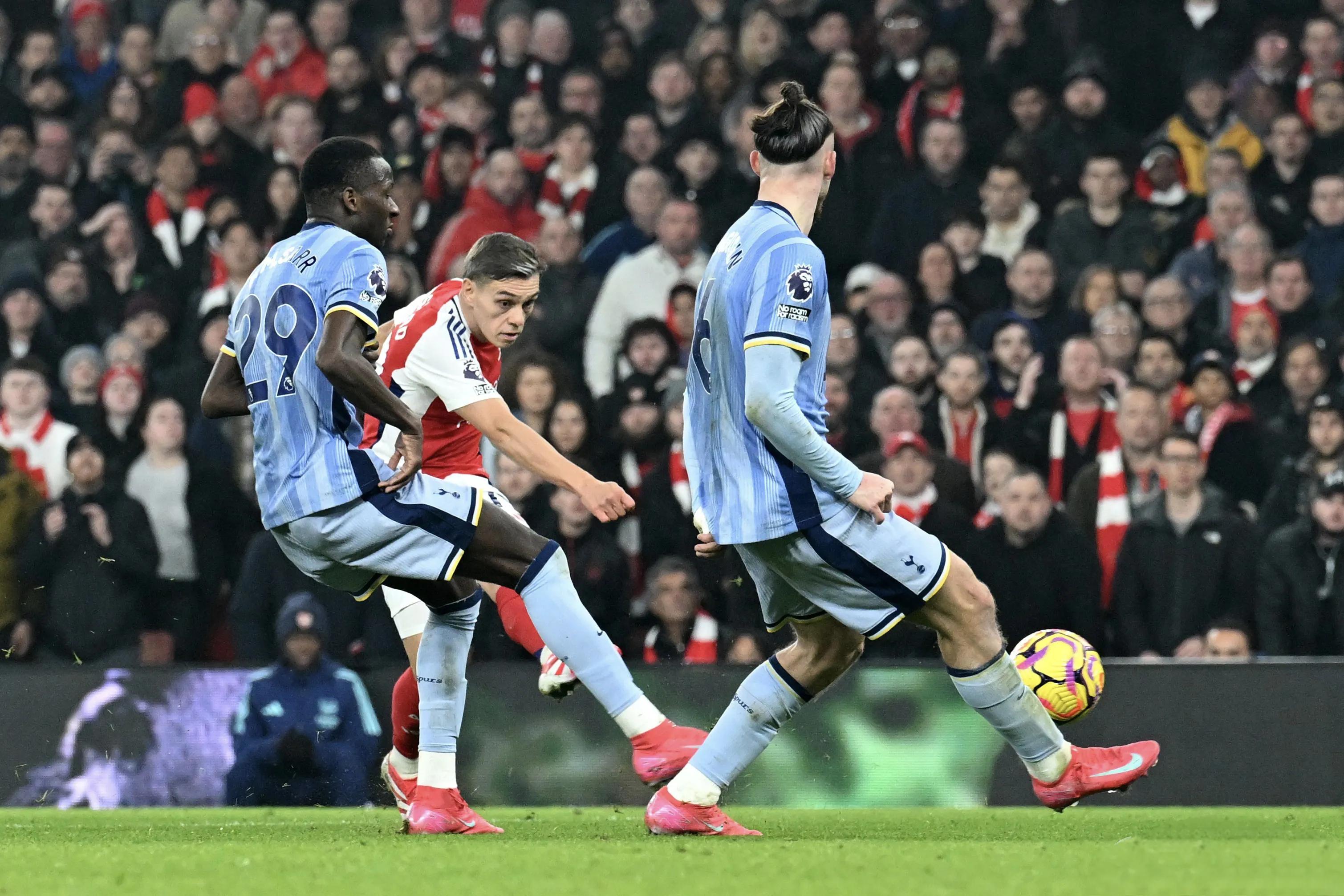 九游娱乐app下载-热刺客场不敌利物浦,悲催的连败加剧了危机的简单介绍