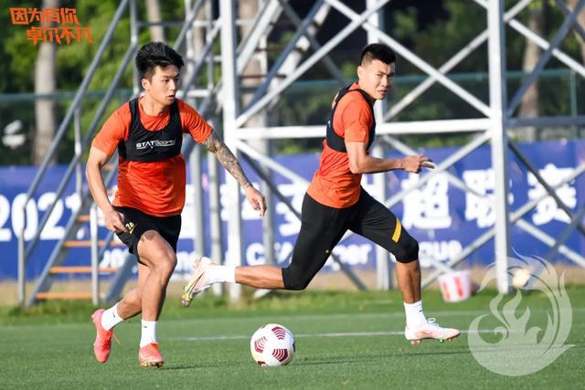 九游体育官方入口-关于阿克苏队在激烈对决中获得了胜利，全力争取胜利的信息