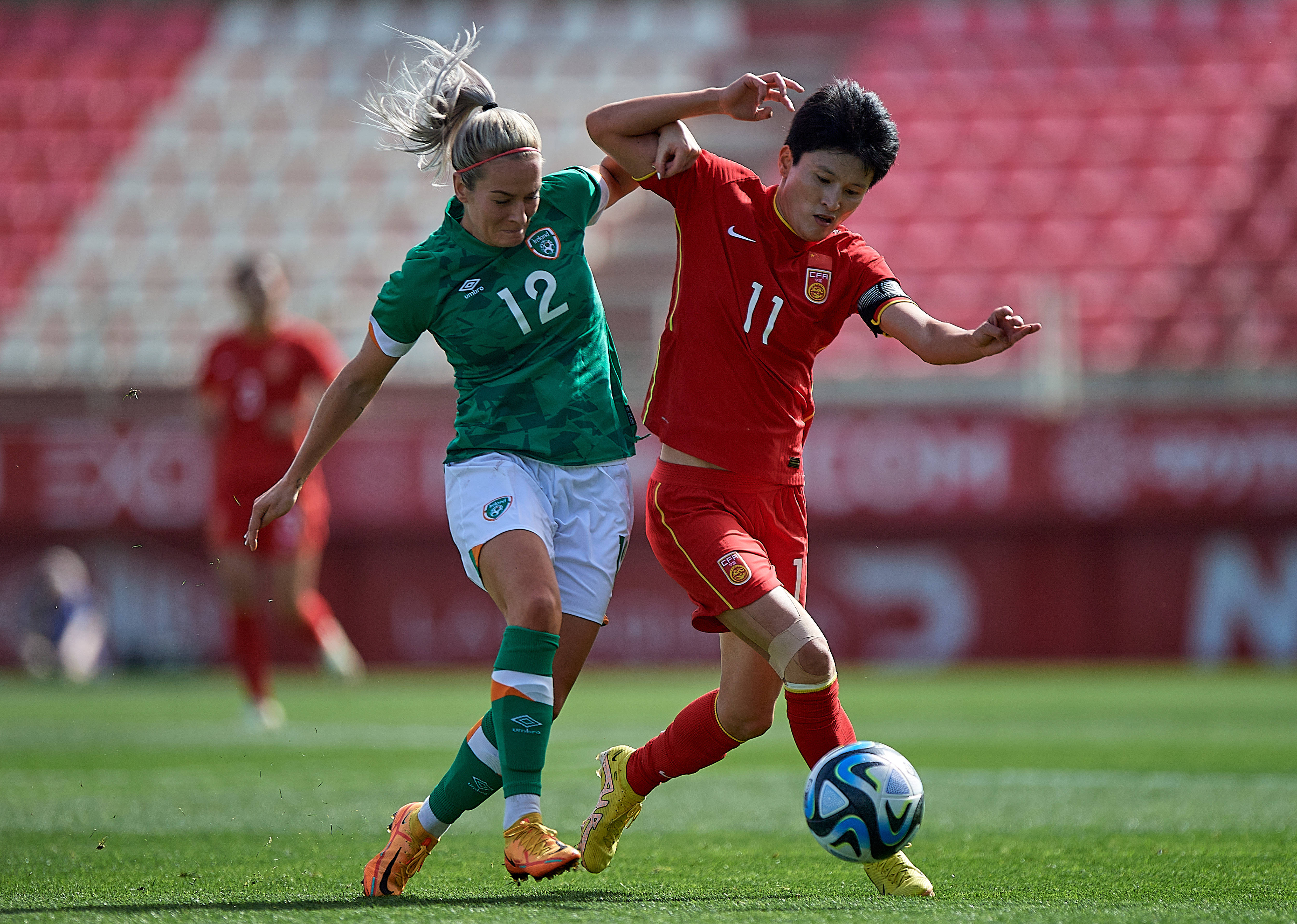 九游APP-女足比赛中赢得口碑，一触即发