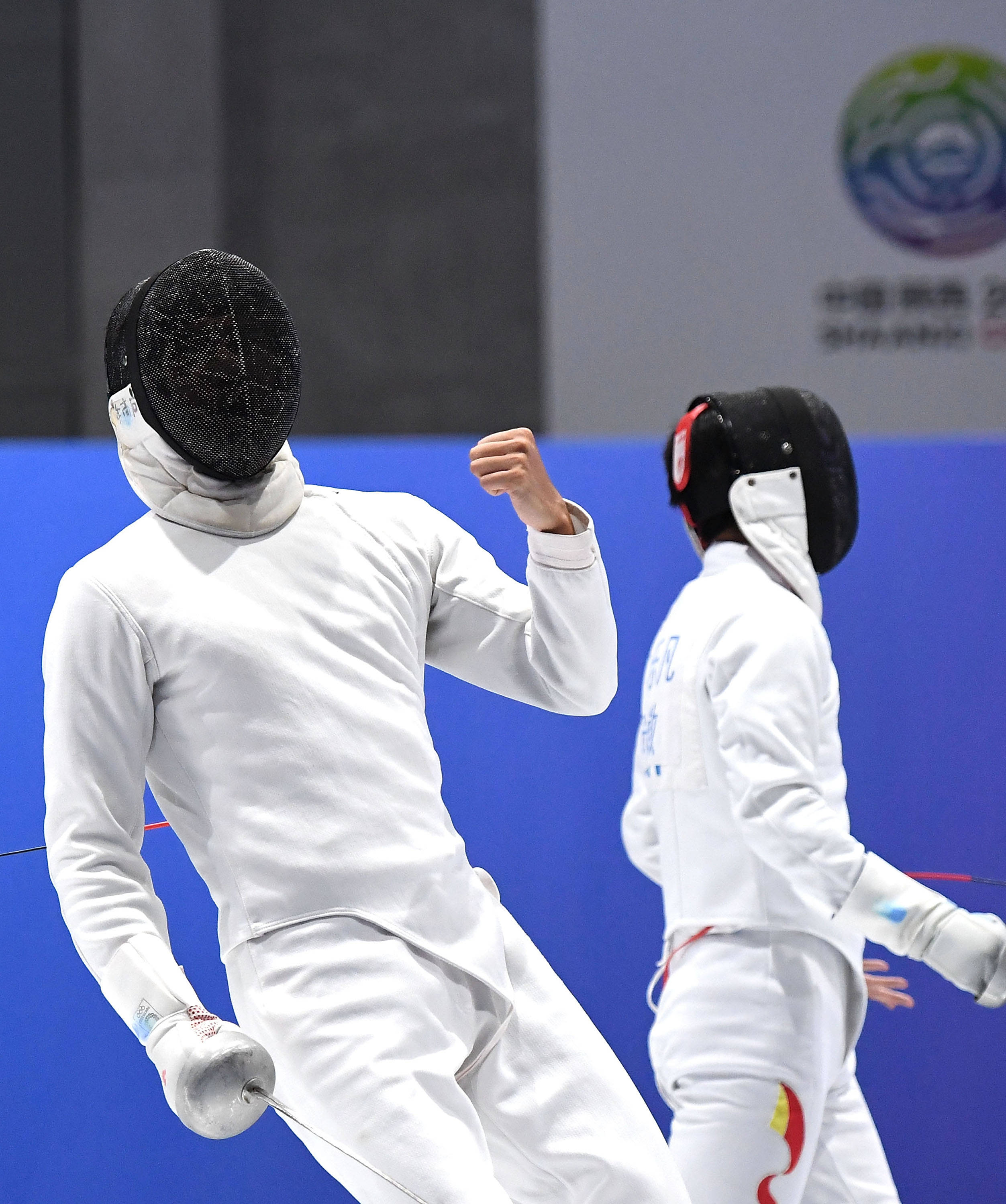 九游娱乐网站-智利击剑选手飒爽英姿，战胜对手成功夺冠的简单介绍