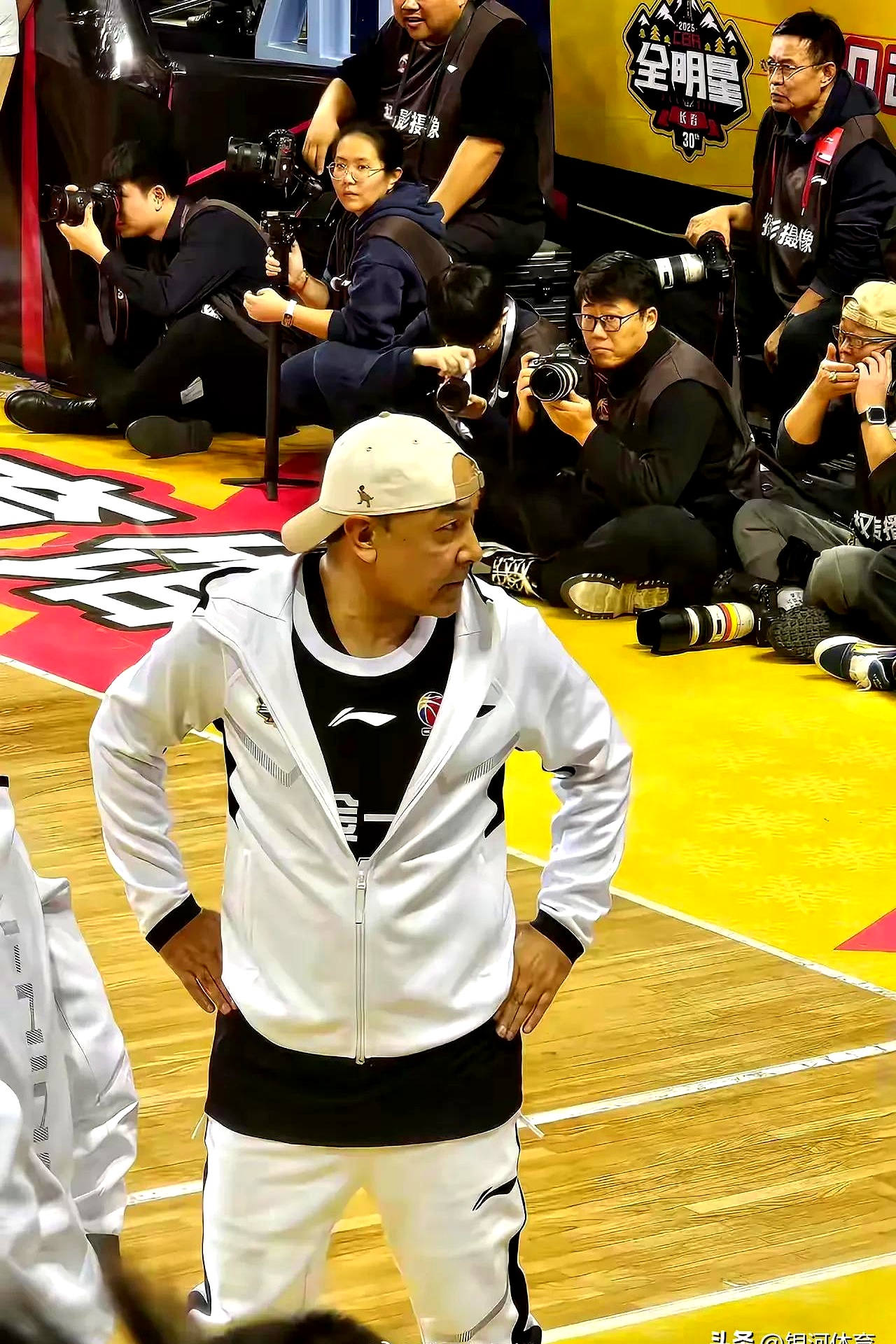 九游娱乐入口-包含球队精神面貌焕发，球员拼搏精神受赞的词条