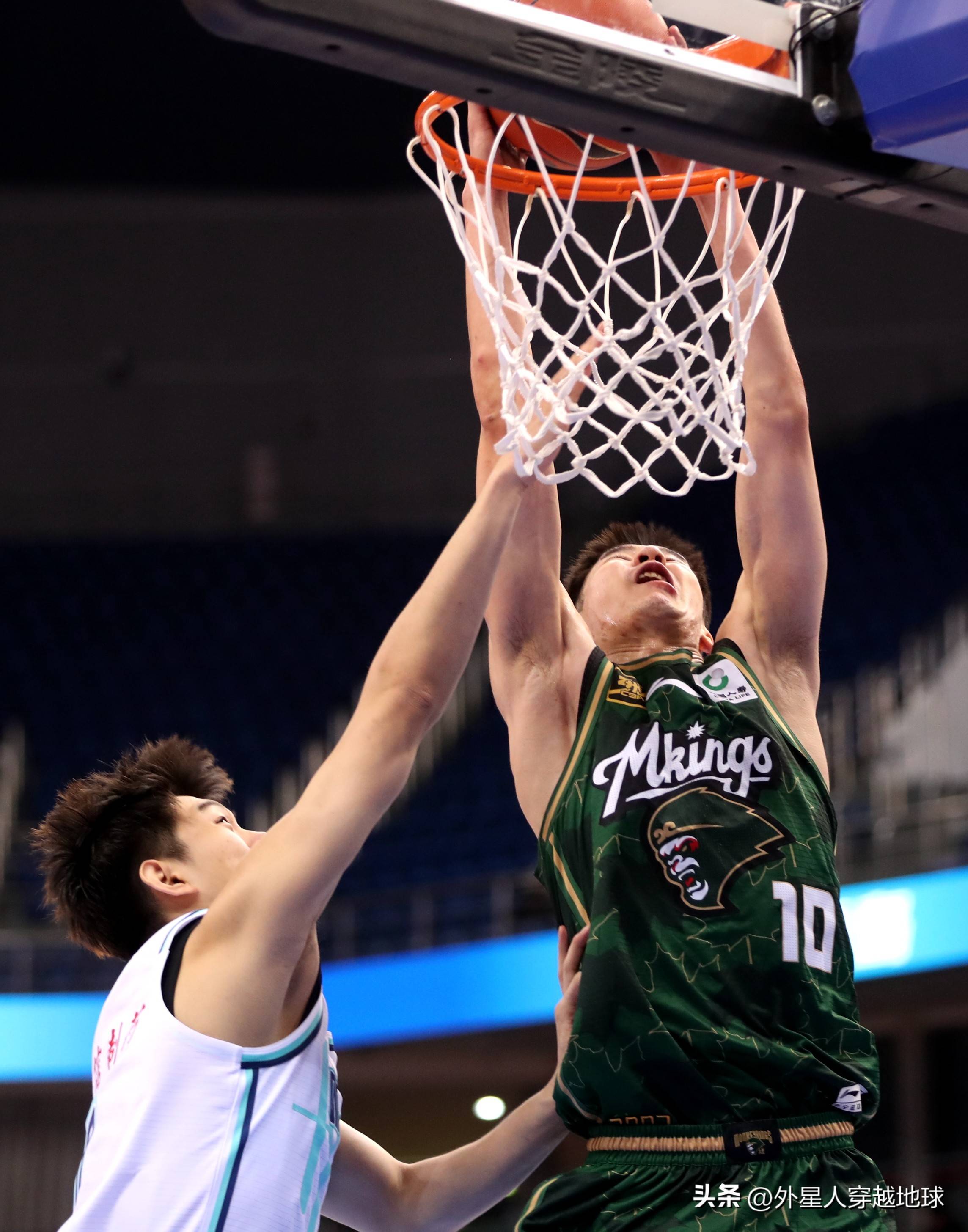 九游体育直播-包含比赛进程精彩瞬间：球员表现出色，赢得掌声的词条