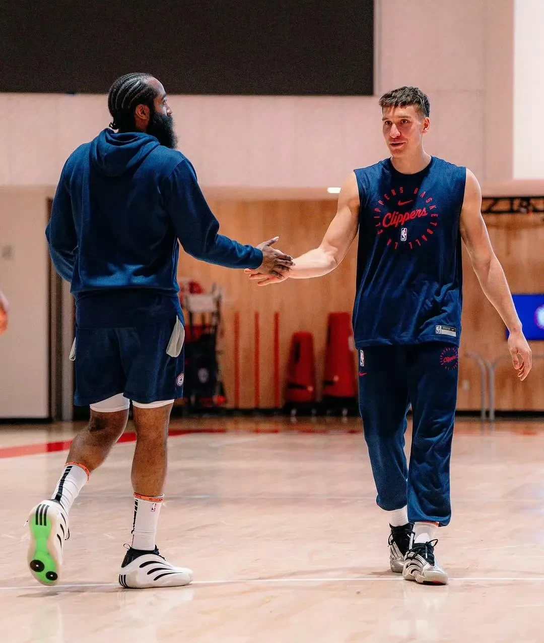 九游娱乐网页-快船vs灰熊:小卡42分创新高,快船大胜灰熊