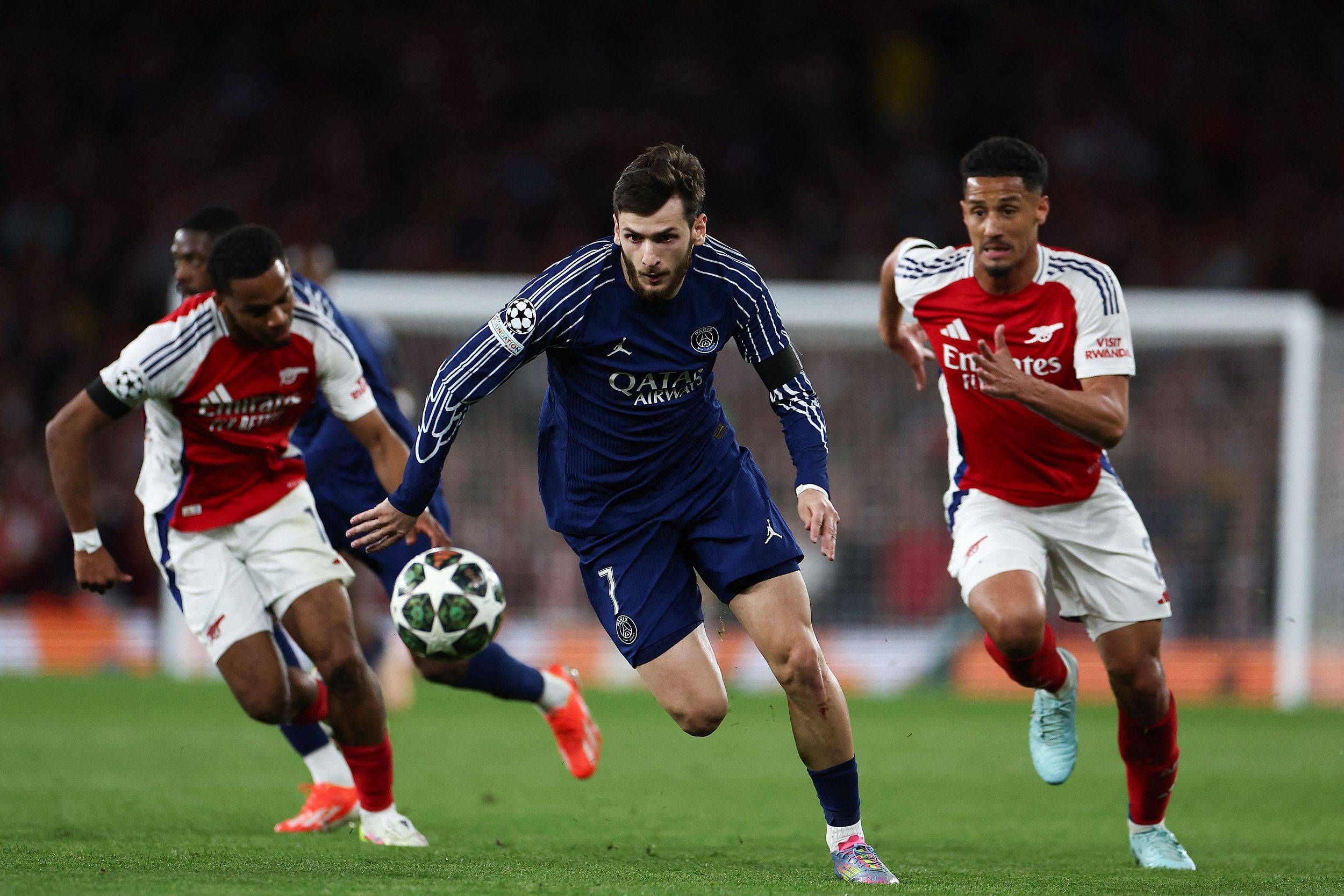 九游体育平台-巴黎前锋连续进球,助球队实现胜利