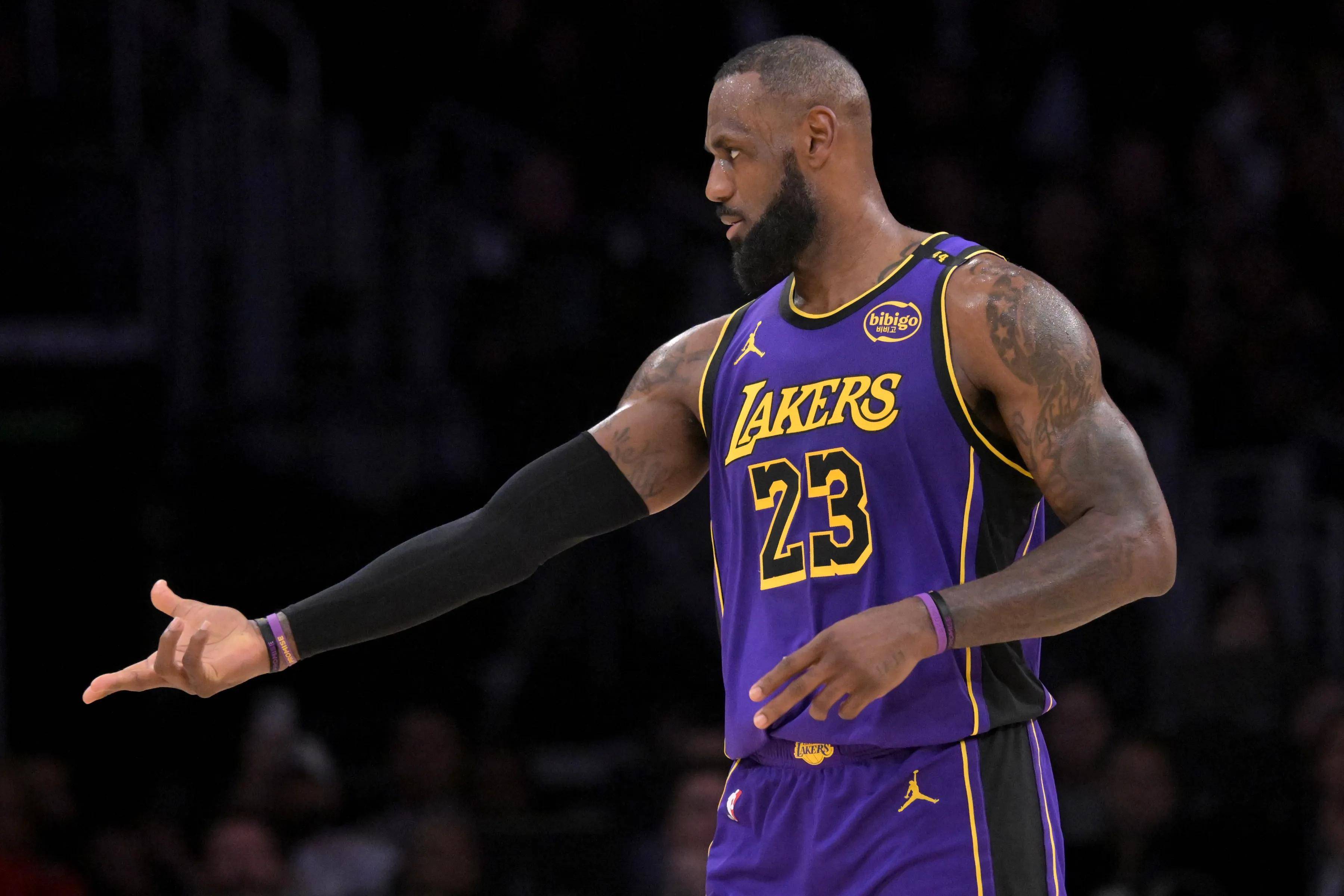 九游体育直播-湖人大胜快船，詹姆斯状态回暖