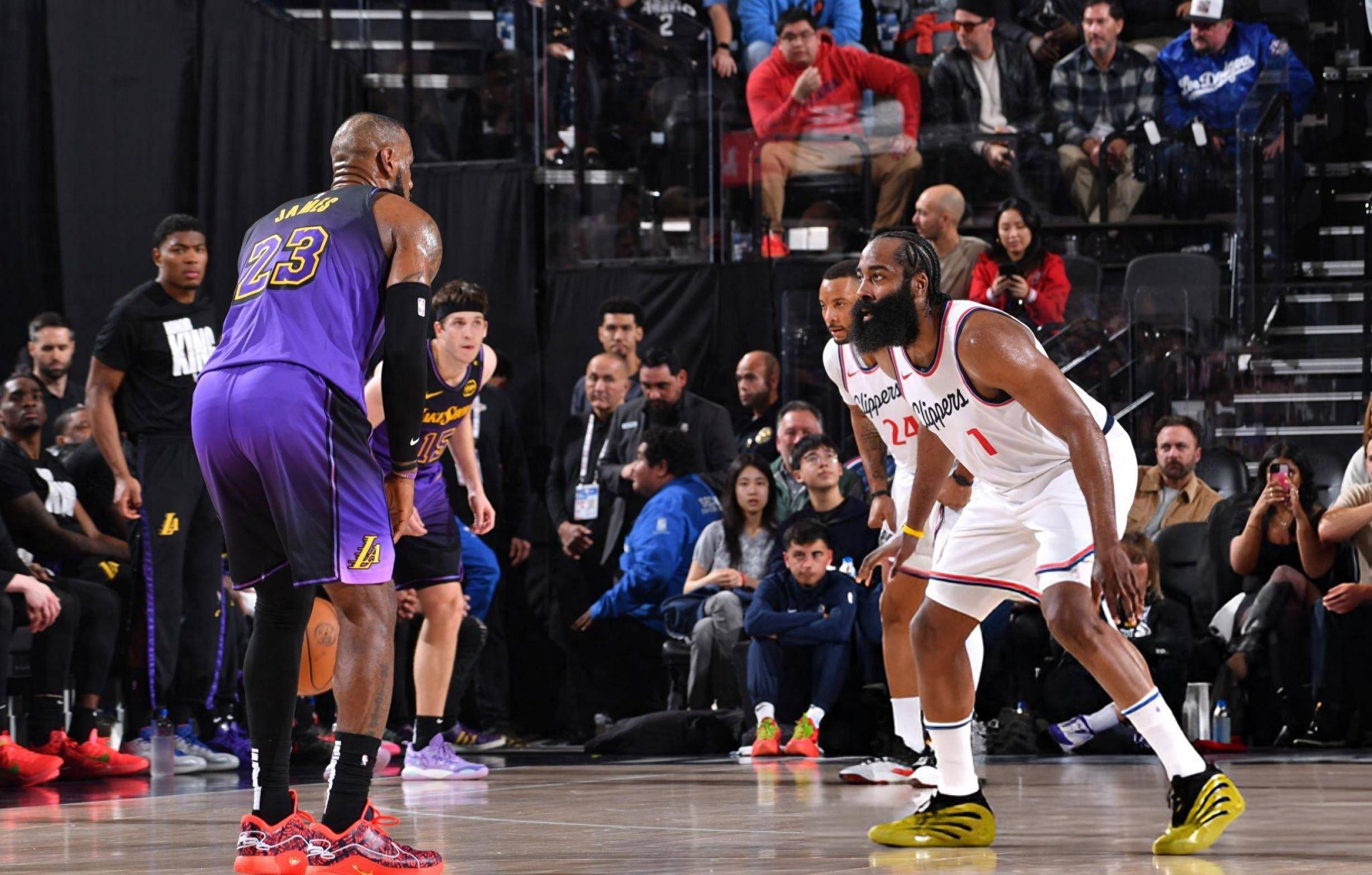 九游体育直播-湖人大胜快船,詹姆斯状态回暖