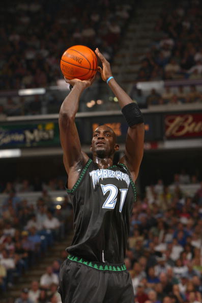 九游官网-国王再胜森林狼，霍尔姆斯26分11篮板的简单介绍