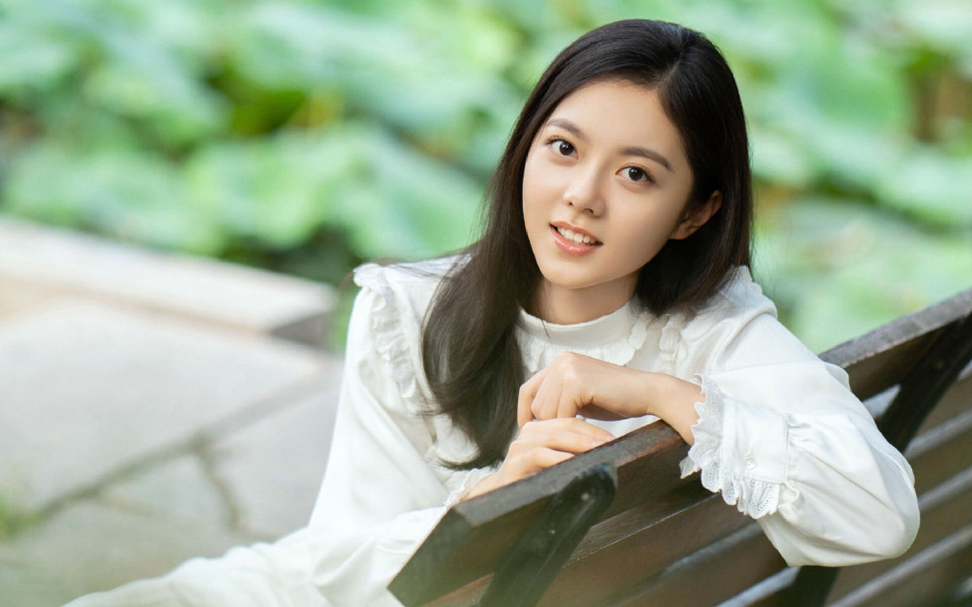 九游游戏-攻防双核发威浓眉独霸内线,热火攻守兼备力克深圳队